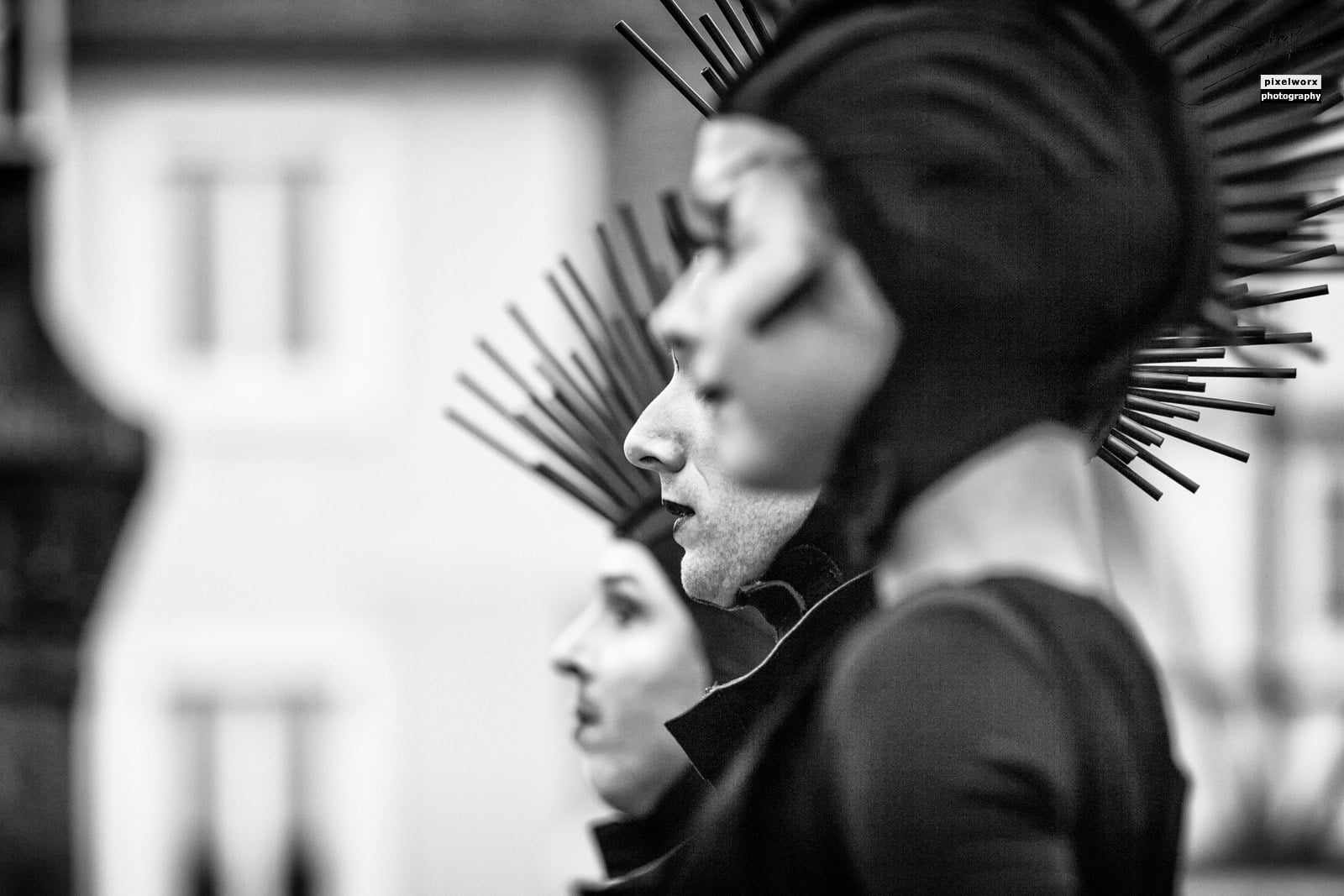 Close-Act Theatre makes street-theatre spectacles for festivals and events. With stilts, mobile objects and beautiful costumes we create an imaginary world for you to enjoy. Le théâtre Close-Act crée des spectacles de théâtre de rue pour les festivals et les événements. Avec des échasses, des objets mobiles et de beaux costumes, nous créons un monde imaginaire dont vous pourrez profiter. Close-Act Theatre hace espectáculos de teatro callejero para festivales y eventos. Con zancos, objetos móviles y hermosos trajes, creamos un mundo imaginario para que disfrutes.