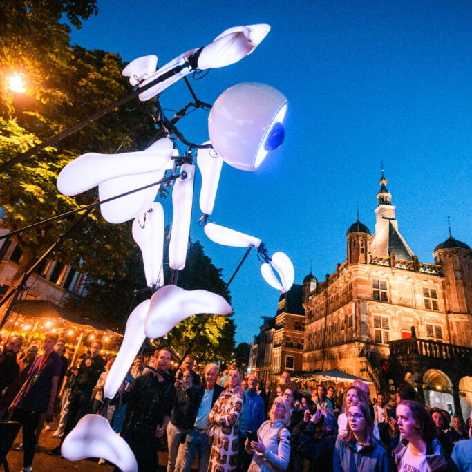 Close-Act  I-Puppet-XL 
Photo by: Jostijn Ligtvoet Fotografie